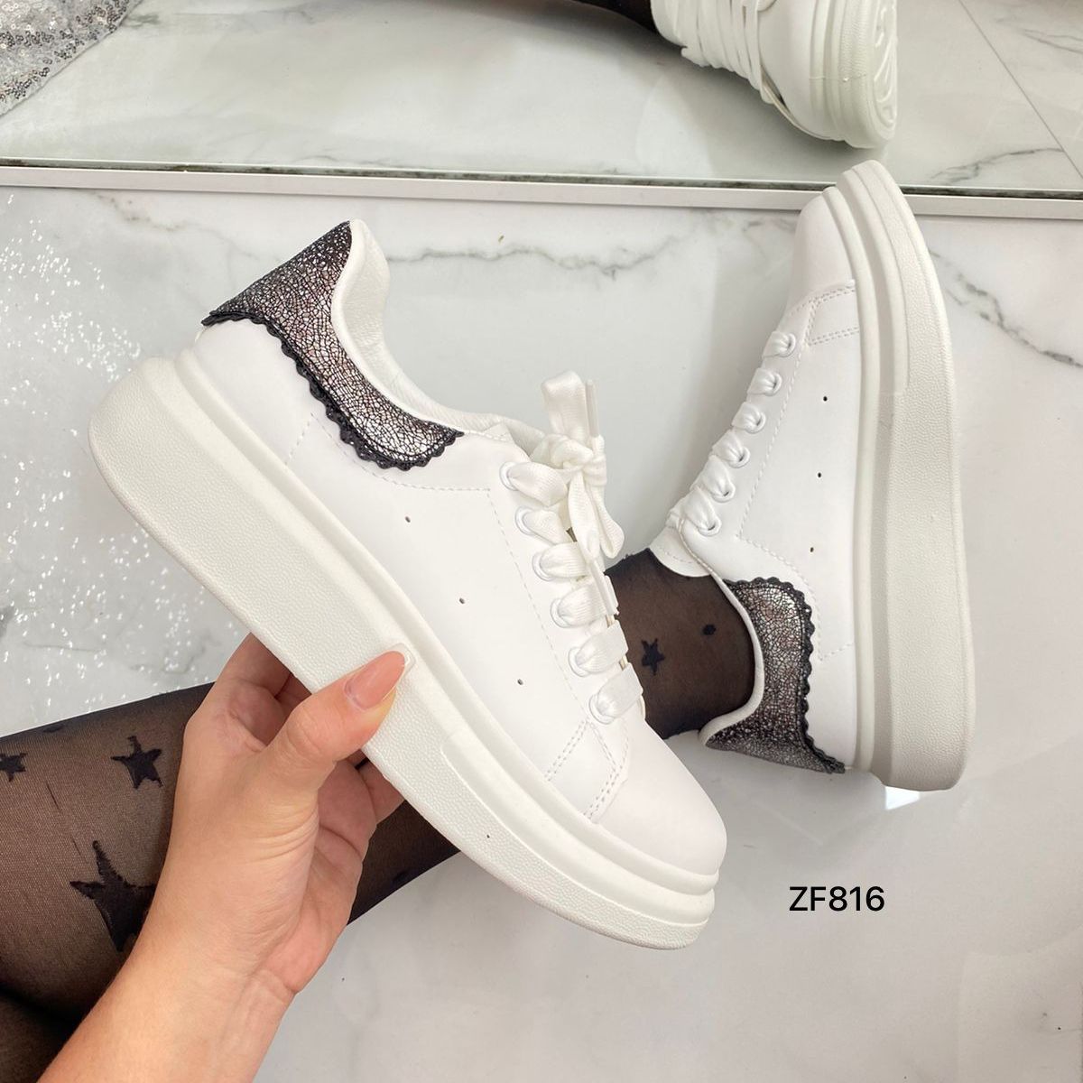 Tenis blanco apliques negro suela 3cm RA41 C-69